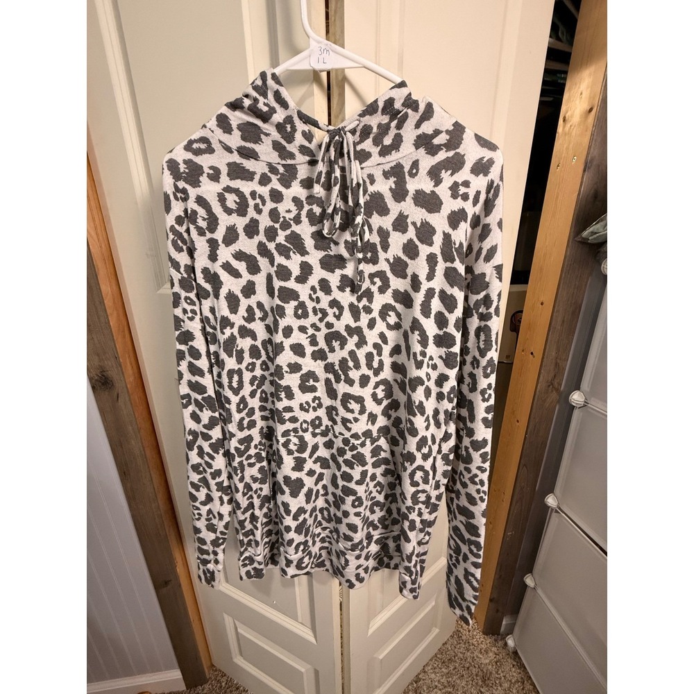 Vine & Love Leopard Print Hoodie Gray White Animal Print Kangaroo Pocket Medium